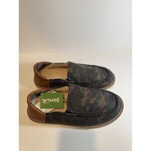 Camo Sanuks Mens Size 9 NWT
